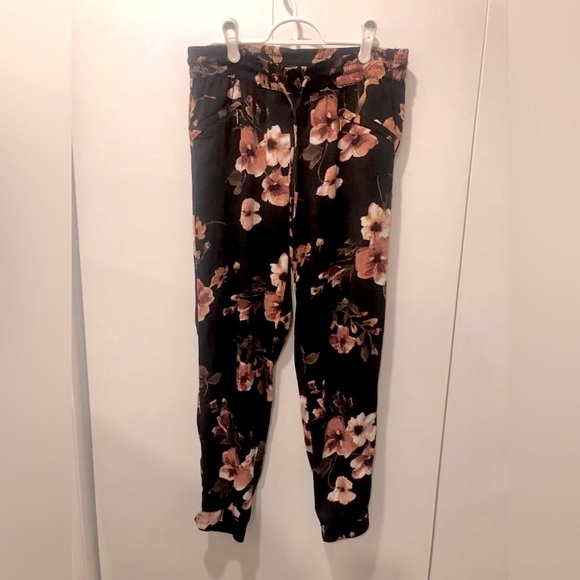 DYNAMITE Sacha floral pants - Picture 1 of 6